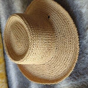 Men's natural fiber hat.OS